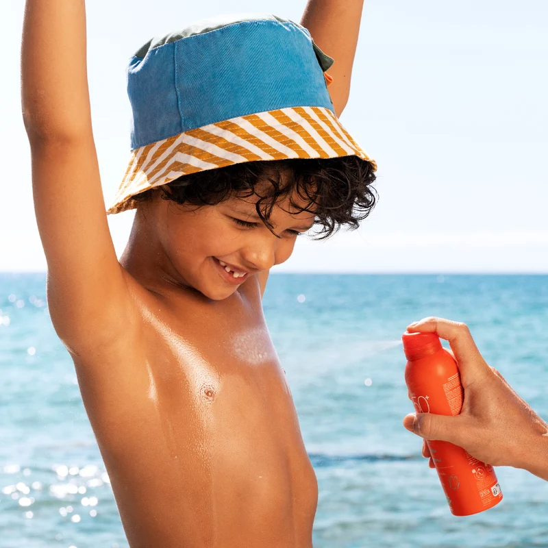 Aplicación correcta del protector solar en rostro y cuerpo
